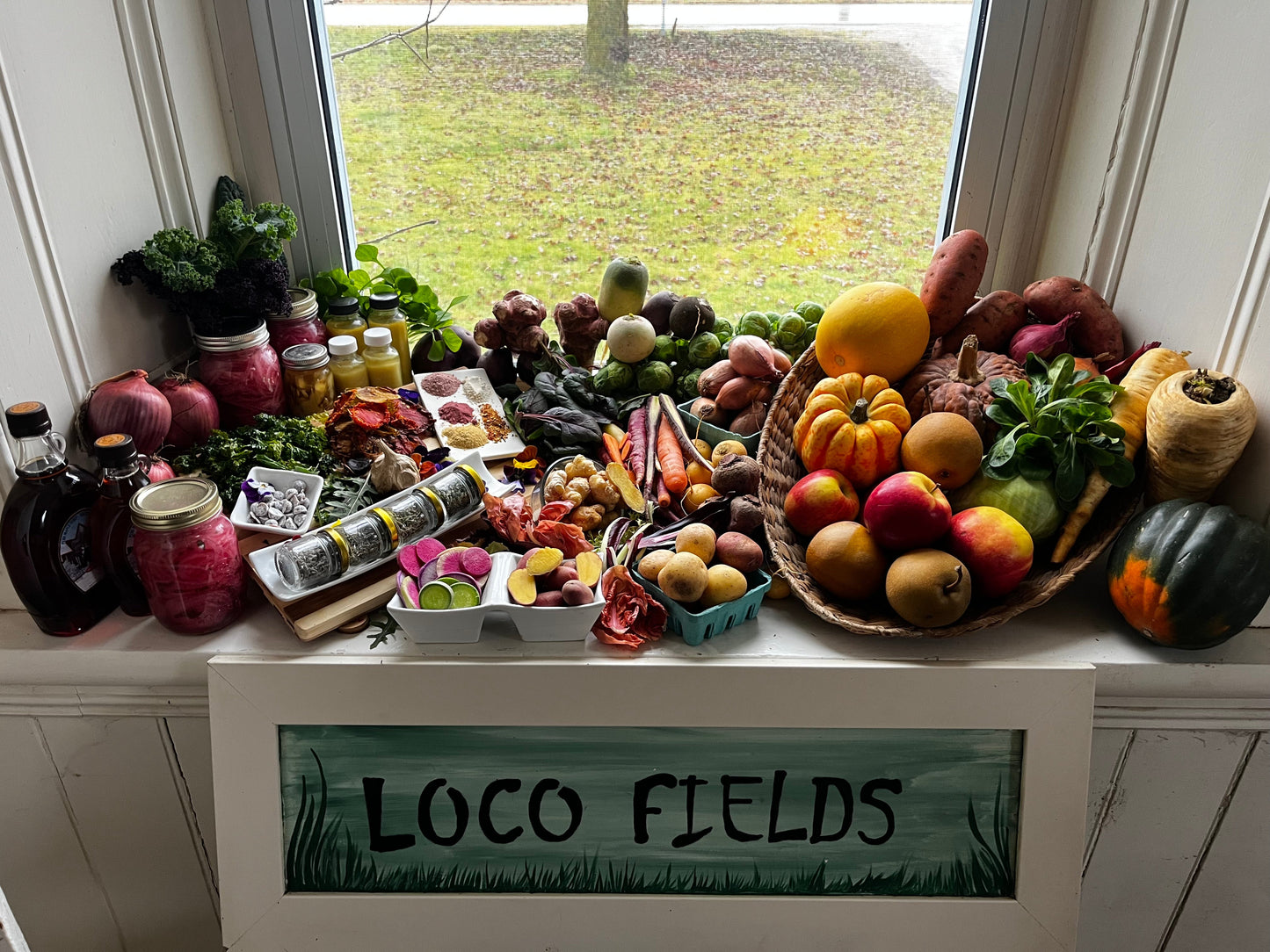 Vegetable and Fruit Farm Box
